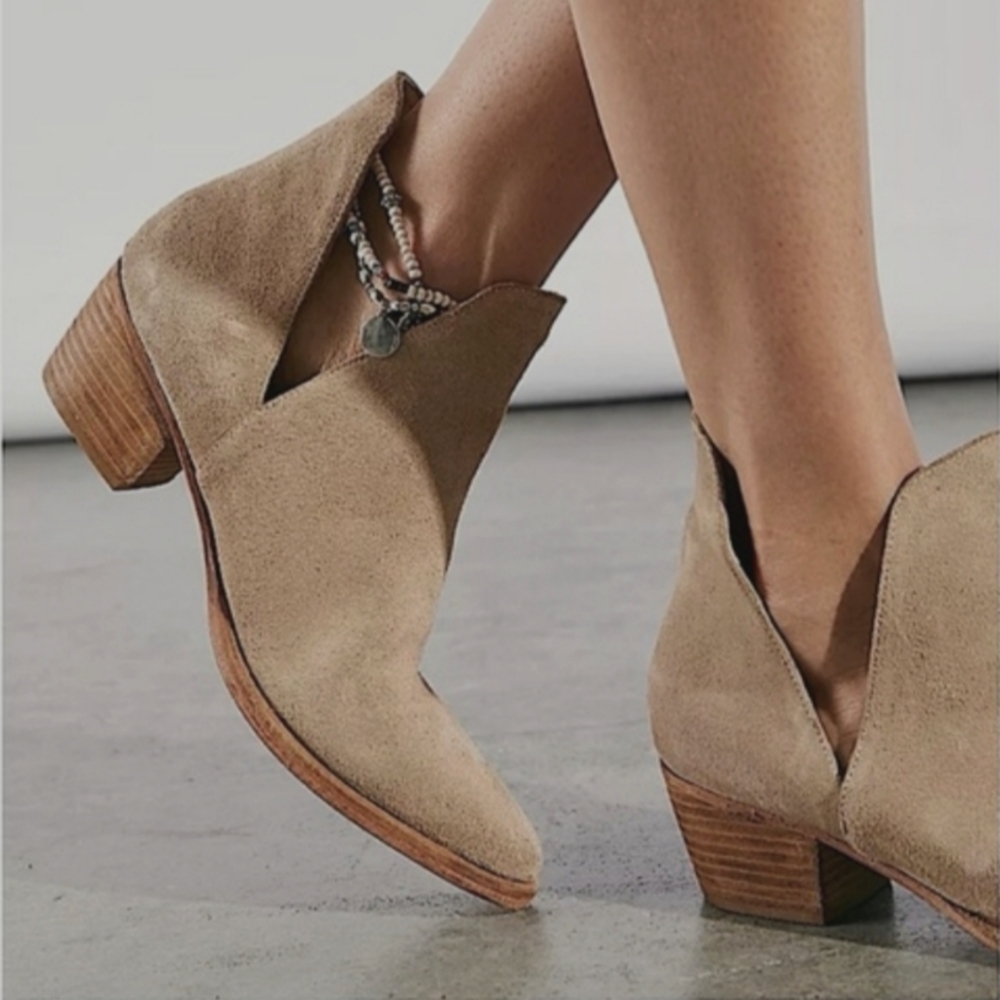 Free People Charm Double V Ankle Boots Brown Suede size 36.5 US 6 - 6.5